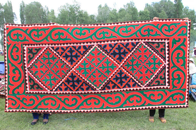 Kyrgyz Felt Crafts: Shyrdak, Ala-Kiyiz & Traditional Handicrafts