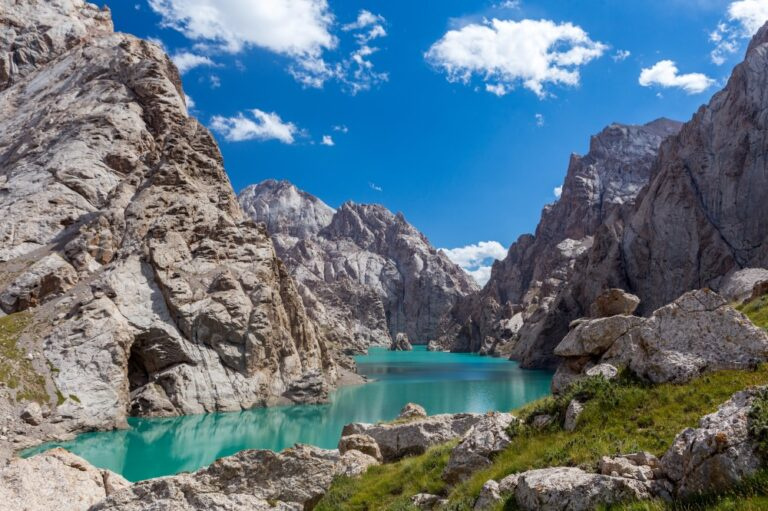 Kyrgyzstan Highlights: Issyk-Kul, Song-Kol & Kel-Suu — 10 Days